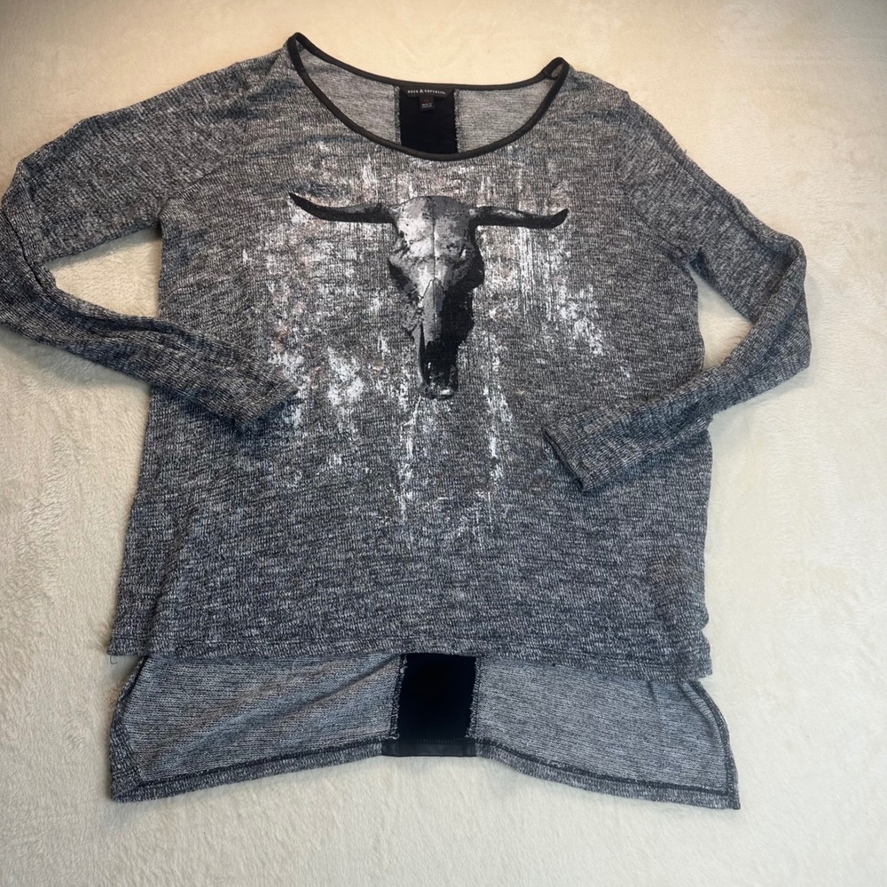 Rock & Republic Womens XL Gray Longhorn Skull Faux Leather Cross High Low Top